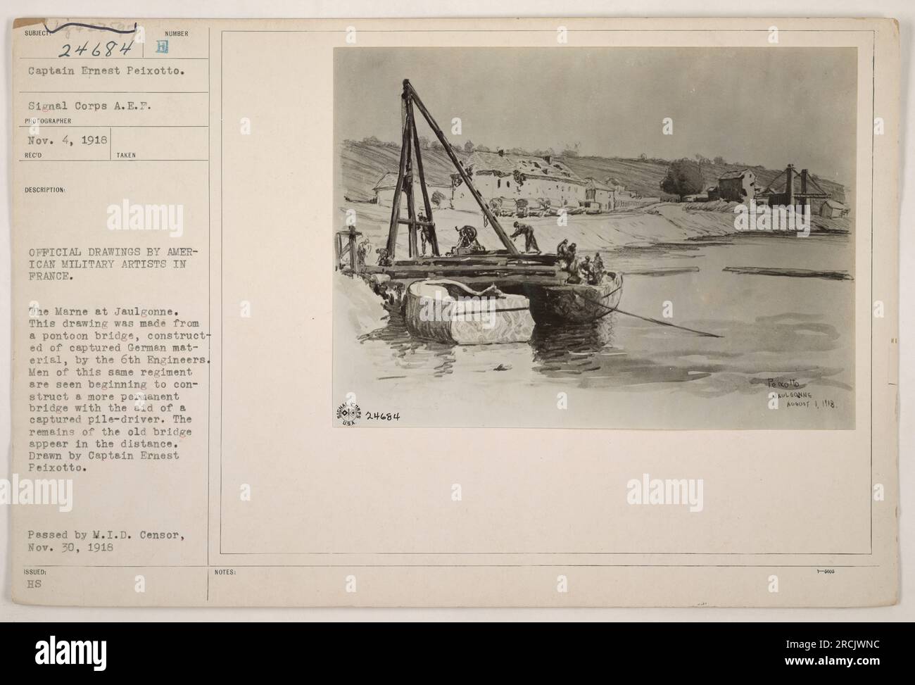 Cette photographie, prise par le capitaine Ernest Peixotto le 4 novembre 1918, représente la Marne à Jaulgonne pendant la première Guerre mondiale. Sur l'image, des hommes du 6e génie peuvent être vus construisant un pont plus permanent à l'aide d'un pieu-driver capturé, tandis que les restes d'un vieux pont peuvent être vus au loin. Ce dessin a été réalisé à partir d'un pont flottant, construit à partir de matériaux allemands capturés. Banque D'Images