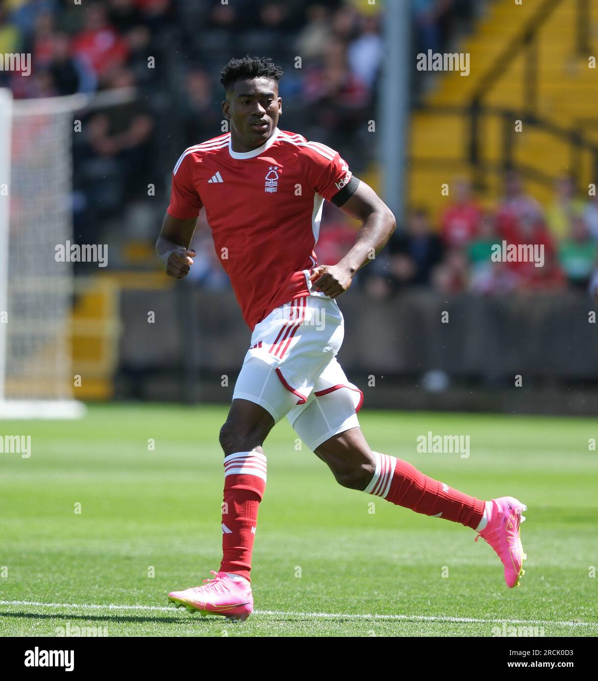 Meadow Lane, Nottingham, Royaume-Uni. 15 juillet 2023. Pré-saison football amical, Notts County contre Nottingham Forest ; Taiwo Awoniyi de Nottingham Forest Credit : action plus Sports/Alamy Live News Banque D'Images