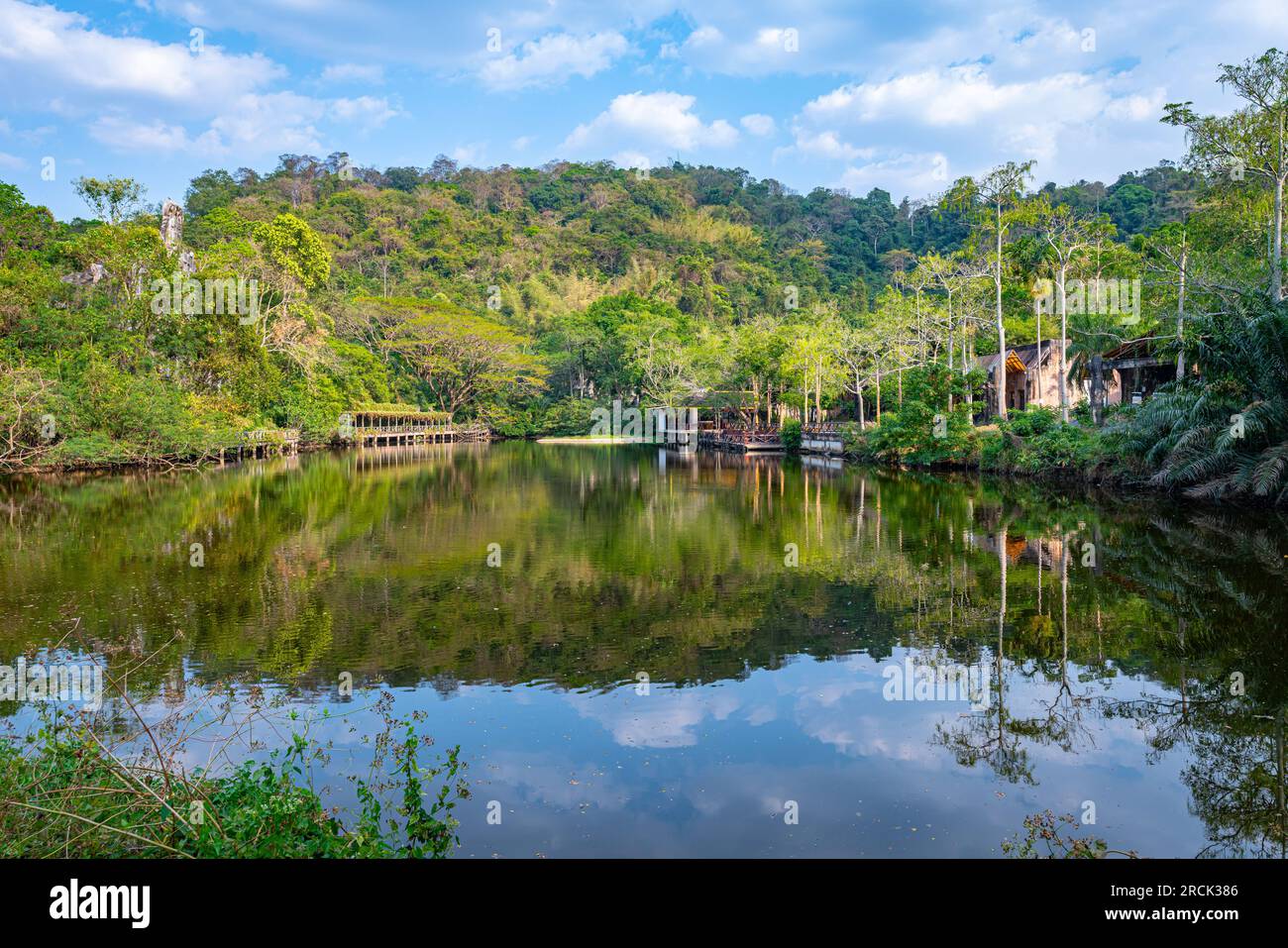 Le lac dans le zoo ouvert de khao kheow Banque D'Images