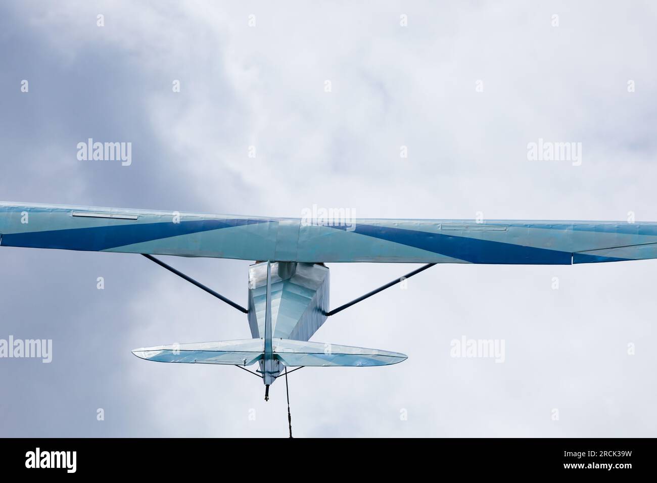 Le planeur d'entraînement de Slingsby T21b 1950, Bluebell, appartenant au Cambridge University Gliding Club, lors d'un lancement à treuil sur l'aérodrome de Gransden Lodge. Banque D'Images