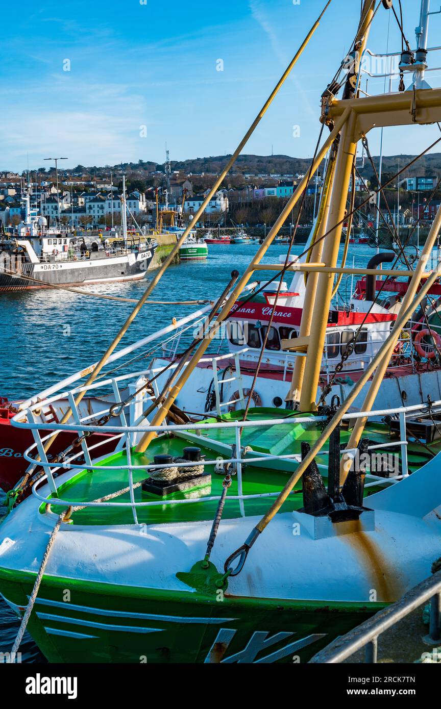 Deux bateaux ont accosté ensemble à The Pier, Howth, Dublin, Irlande Banque D'Images