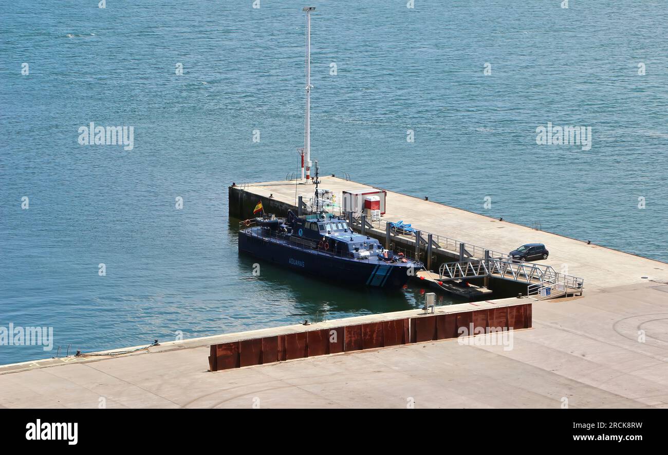 Bateau de douane espagnol Alcaravan II amarré à Ribadeo Galice Espagne Banque D'Images