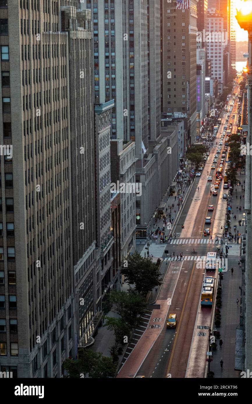 Scène de la 34e rue depuis le ciel dans le quartier de Murray Hill, New York City, USA 2023 Banque D'Images