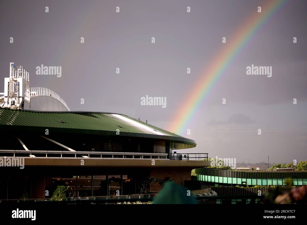 Marketa Vondrousova dans la zone mixte, suite à sa victoire en finale du simple féminin contre ONS Jabeur le 13e jour des Championnats de Wimbledon 2023 au All England Lawn tennis and Croquet Club à Wimbledon. Date de la photo : Samedi 15 juillet 2023. Banque D'Images