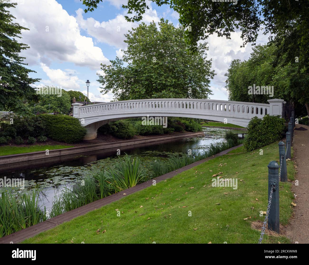 Pont au-dessus de la rivière Sow, Victoria Park, Tenterbanks, Stafford, Staffordshire, Angleterre, Royaume-Uni Banque D'Images