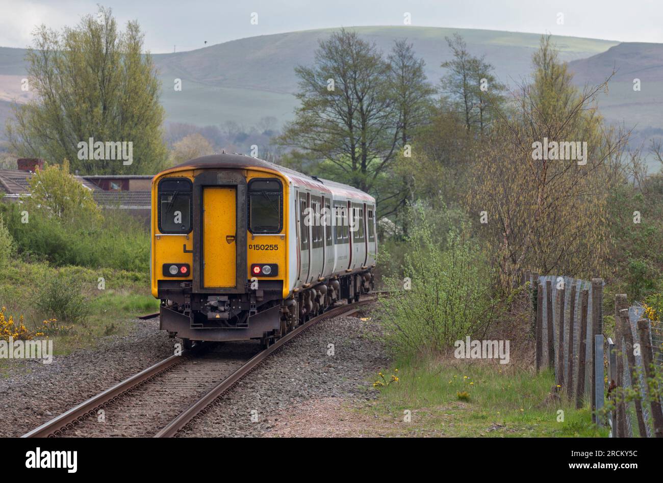 Transport pour le pays de Galles classe 150 diesel train à unités multiples 150255 au départ de Maesteg, pays de Galles du Sud, Royaume-Uni Banque D'Images