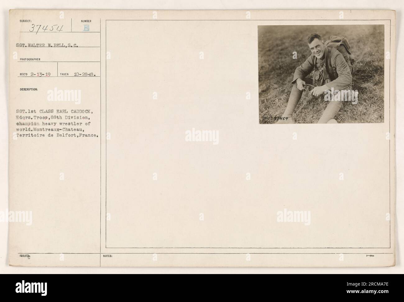 Le sergent Walter W. Bell du signal corps a pris cette photographie le 13 février 1919. L'image représente SGT. Earl Caddock de 1e classe, membre des Hdqrs. Troupe de la 88e division, qui était un lutteur poids lourd renommé. La photo a été prise à Montreaux-Château, territoire de Belfort, France. Banque D'Images