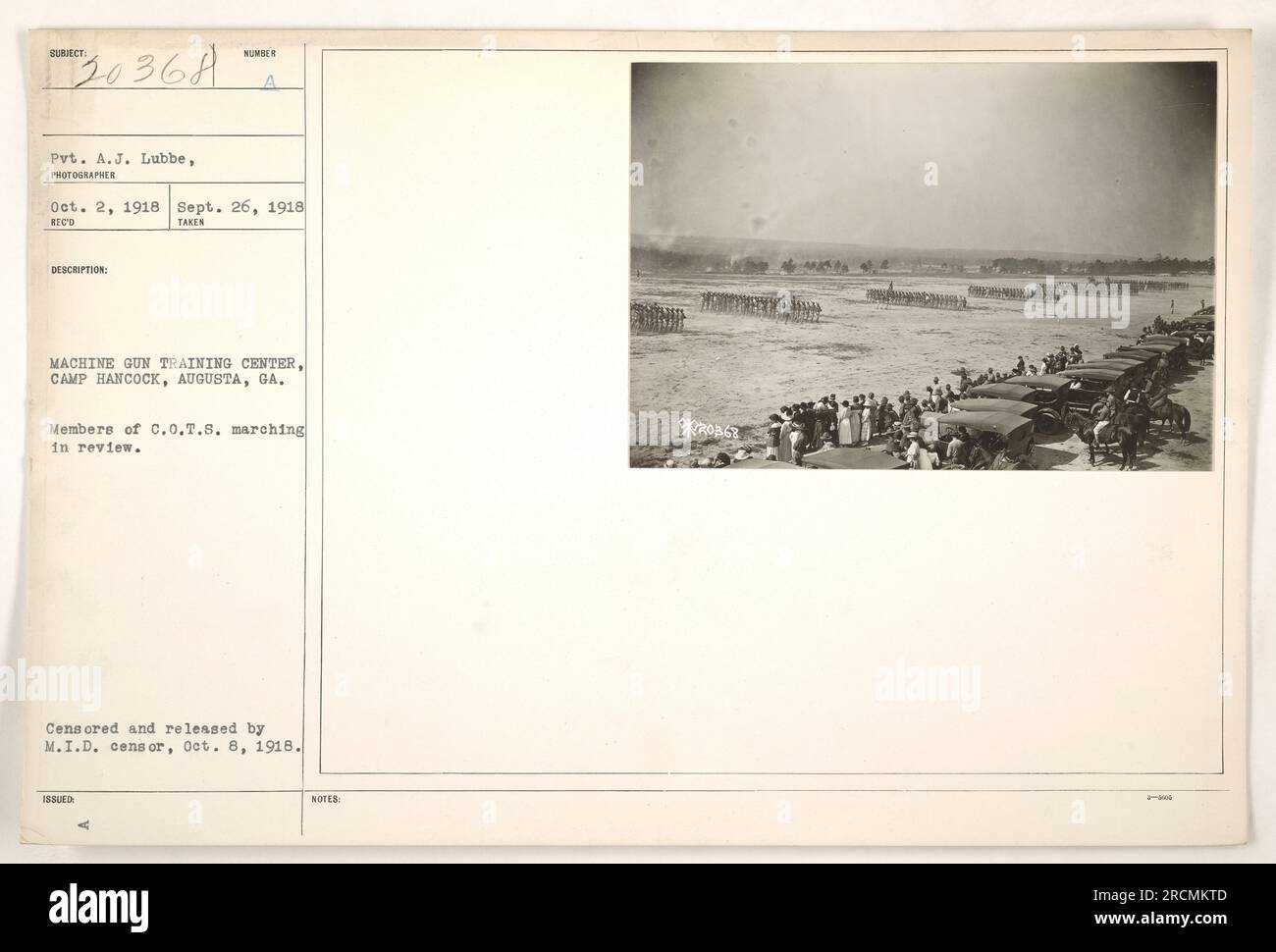 Groupe de soldats participant à un examen pendant l'entraînement aux mitrailleuses au Camp Hancock à Augusta, en Géorgie. La photographie, prise par Pvt. A.J. Lubbe, est daté du 26 septembre 1918 et a été libéré par le censeur du M.I.D. le 8 octobre 1918. Les soldats appartiennent à l'unité C.O.T.S. Banque D'Images