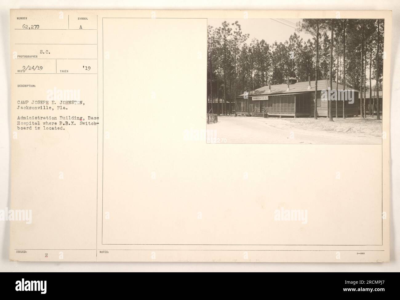 Un bâtiment de base de l'hôpital situé dans le camp Joseph E. Johnston à Jacksonville, en Floride pendant la guerre mondiale 1. Le bâtiment a servi d'emplacement au standard P.B.X. et la photographie a été prise par le photographe R/24/19. L'image fait partie d'une collection de photographies documentant les activités militaires américaines pendant la guerre. Banque D'Images