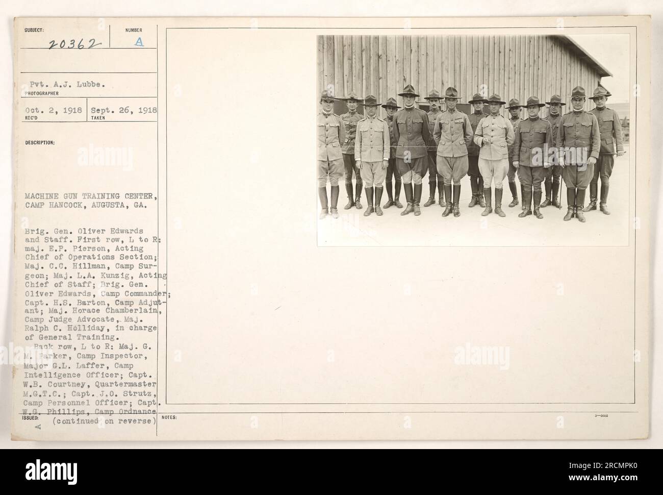 Brig. Le général Oliver Edwards et son état-major au centre d ...