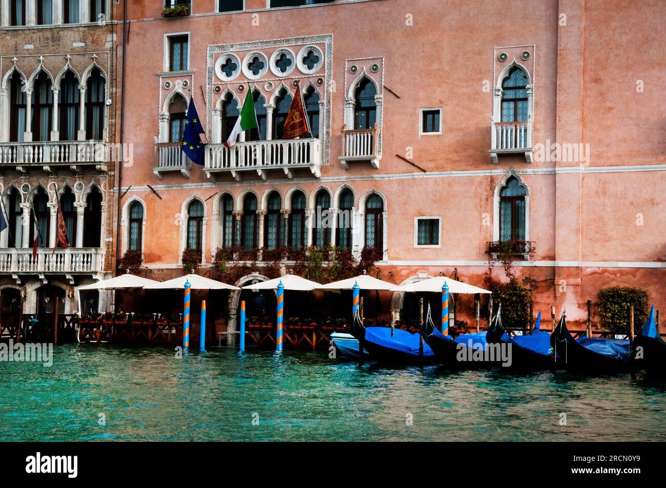 Palais gothique byzantin Sagredo-Morosini sur le Grand Canal à Venise, Italie. Banque D'Images