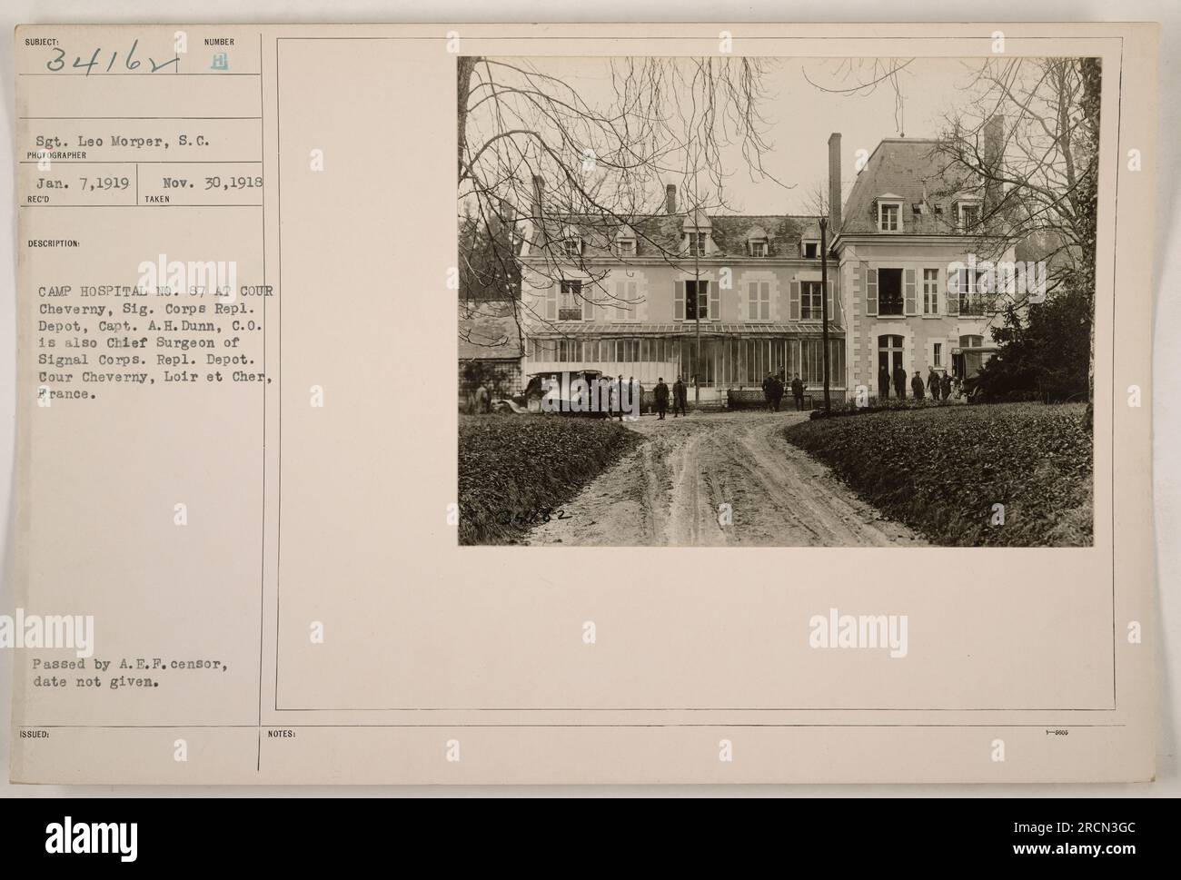 Le sergent Leo Morper, S.C, a photographié le Camp Hospital n° 87 à Cour Cheverny. L'hôpital est situé au dépôt de remplacement du signal corps, où le capitaine A.H. Dunn sert à la fois de commandant et de chirurgien en chef. La photographie a été prise le 30 novembre 1918 à Cour Cheverny, Loir et cher, France. Il a été approuvé par le censeur de l'A.E.F. mais aucune date précise n'a été fournie. Banque D'Images