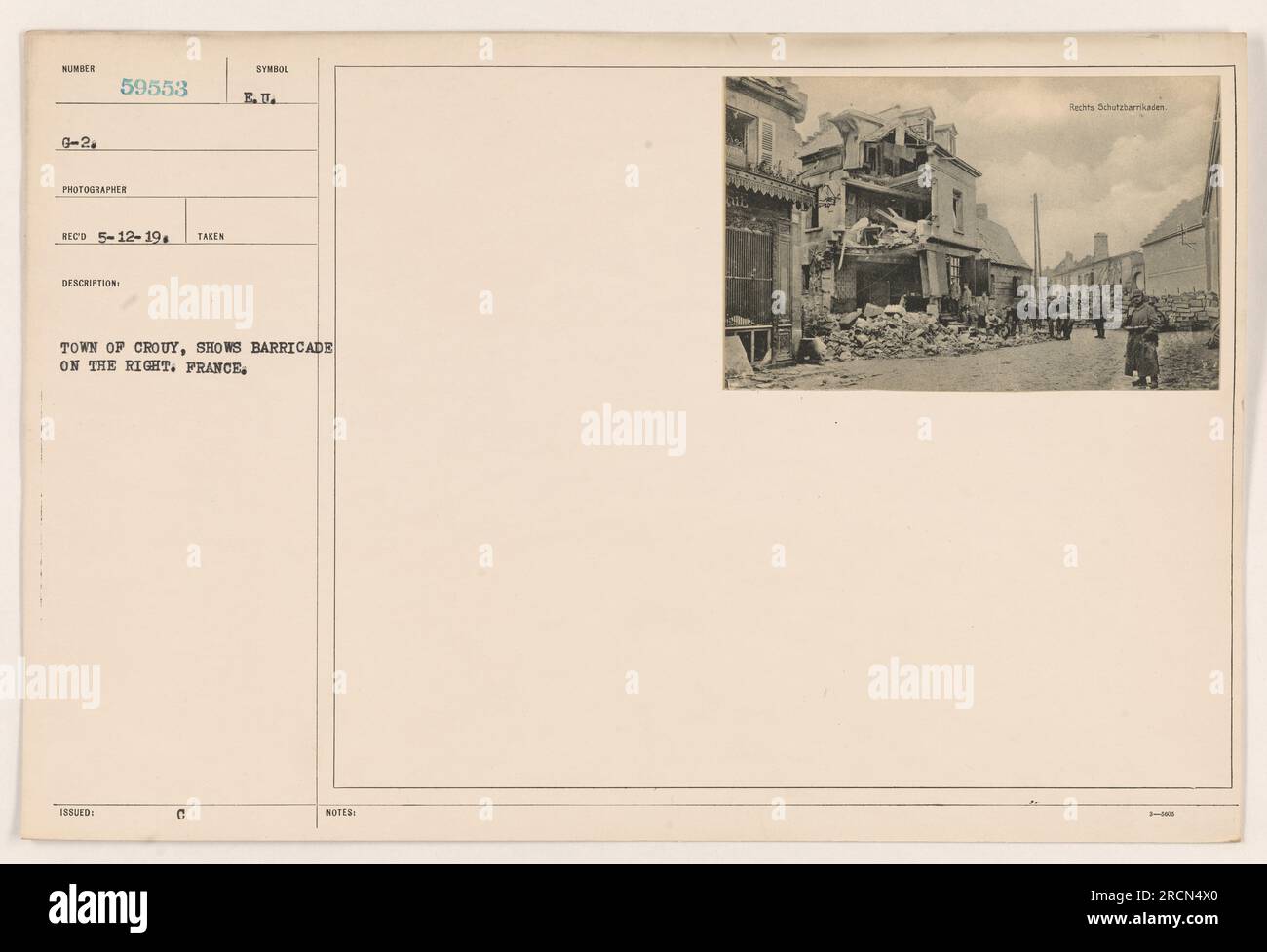 Ville de Crouy, France, montrant une barricade sur la droite. Cette image, prise le 12 mai 1919, fait partie d'une série documentant les activités militaires américaines pendant la première Guerre mondiale. Le numéro G-24 et le code du photographe 59553 sont visibles sur la photo. Banque D'Images