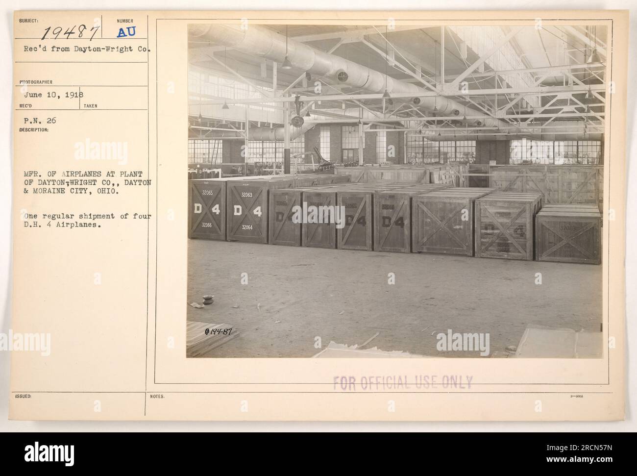 Légende : 'image montrant l'une des expéditions régulières de quatre avions D.H. 4 en cours de fabrication à l'usine Dayton-Wright Co. À Dayton & Moraine City, Ohio, le 10 juin 1918. Cette photographie porte le numéro 19487 et a été reçue de la Dayton-Wright Co. Banque D'Images