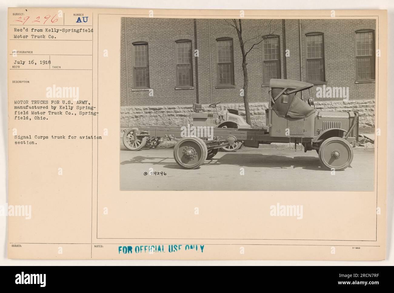 Légende : un américain Le camion à moteur de l'armée fabriqué par Kelly-Springfield Motor Truck Co. Est présenté dans cette photographie prise le 16 juillet 1918. Il a été spécialement conçu pour la section de l'aviation, servant de camion de signal corps. Lieu : Springfield, Ohio. Banque D'Images