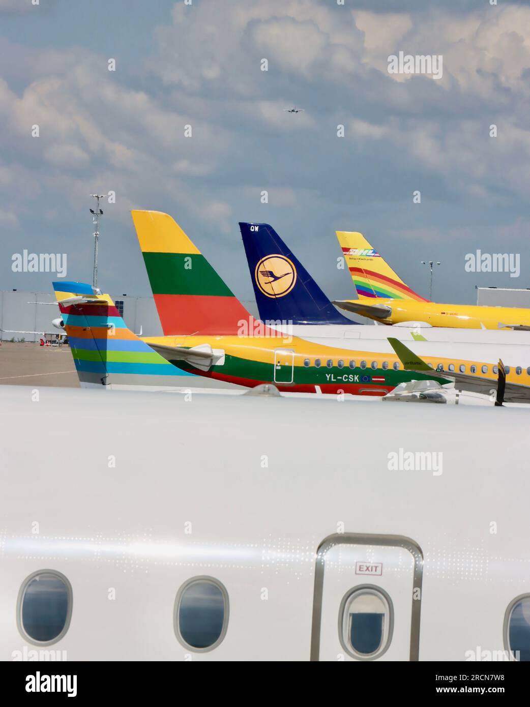 Lufthansa, Braathen et DHL à l'aéroport de Gothenburg-Landvetter en Suède Banque D'Images