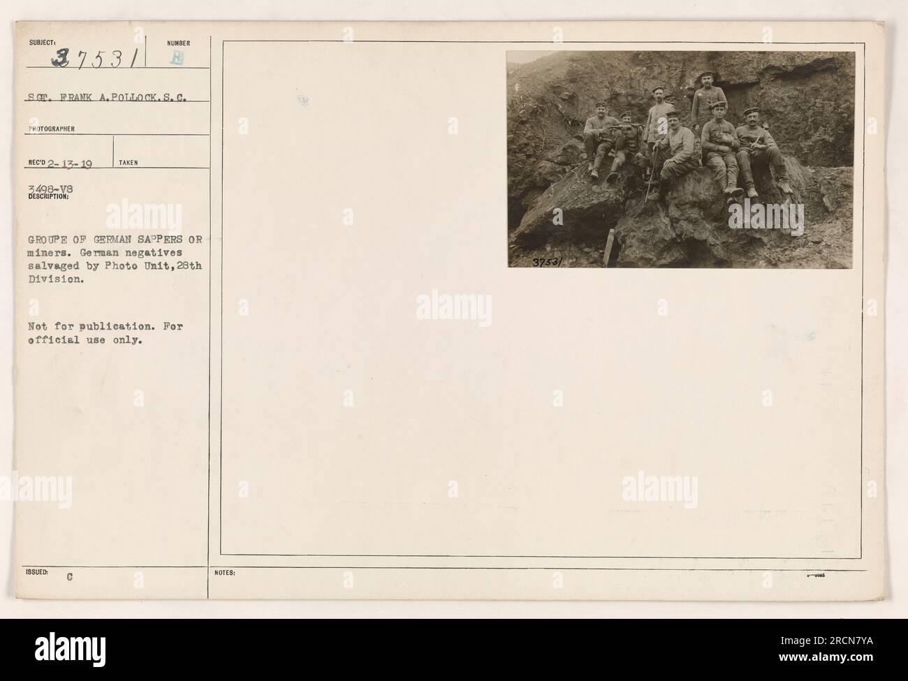 Image représentant un groupe de sapeurs ou de mineurs allemands pendant la première Guerre mondiale. La photographie a été prise par S. Frank A. Pollock, un photographe de l'unité photo de la 28e Division. Les négatifs allemands ont été récupérés par l'unité. La photographie porte la mention « non destinée à la publication » et était destinée à un usage officiel seulement. Banque D'Images