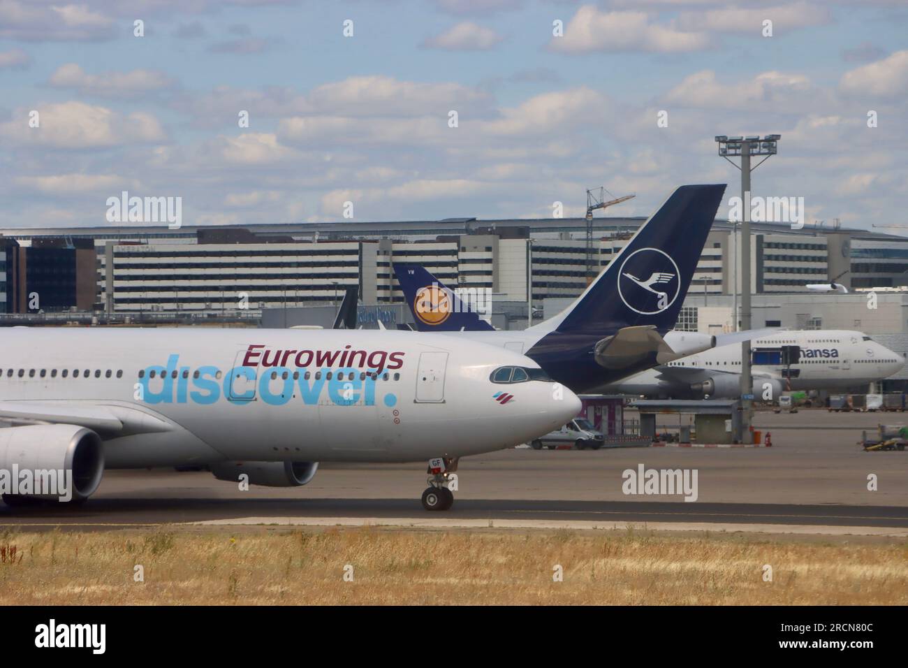 Lufthansa et Lufthansa Eurowings à l'aéroport de Francfort en Allemagne Banque D'Images