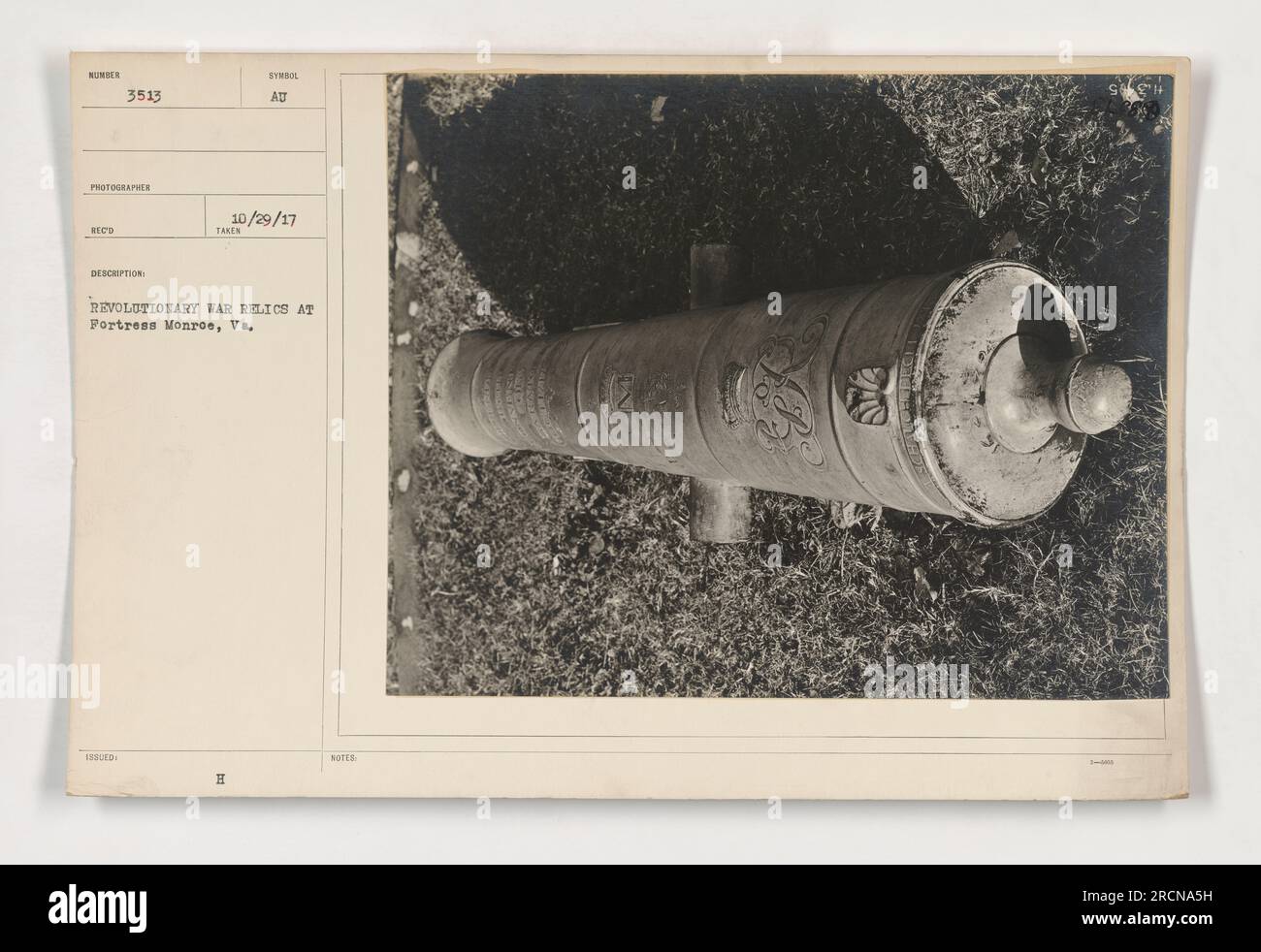 Reliques de la guerre révolutionnaire exposées à la Forteresse Monroe en Virginie. La photographie souligne l'importance historique des artefacts conservés au fort. Les reliques servent de rappel des activités militaires américaines pendant la période de la guerre d'indépendance. Banque D'Images