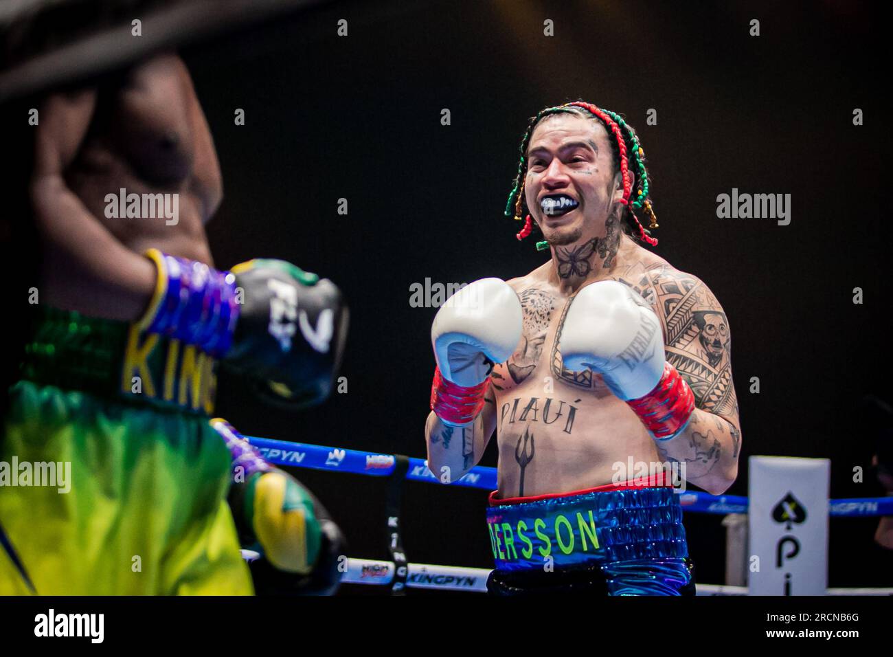 Dublin, Dublin, Irlande, Irlande. 15 juillet 2023. DUBLIN, IRLANDE - 15 JUILLET : (R-L) Whindersson Nunes affronte le roi Kenny lors du tournoi Kingpyn Boxing : semi-final High Stakes au Three Arena le 15 juillet 2023 à Dublin, Irlande. (Image de crédit : © Danilo Fernandes/PX Imagens via ZUMA Press Wire) USAGE ÉDITORIAL SEULEMENT! Non destiné à UN USAGE commercial ! Crédit : ZUMA Press, Inc./Alamy Live News Banque D'Images