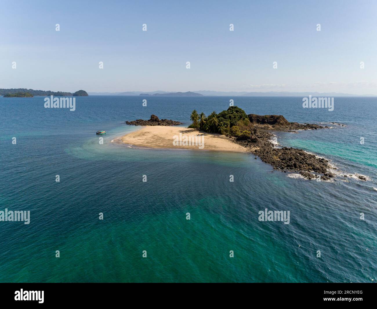 Petite île tropicale, île Granito de Oro, parc national de Coiba, Panama, Amérique centrale -stock photo Banque D'Images