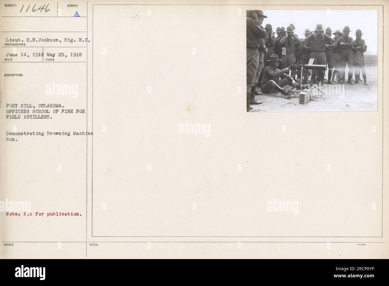 Lieutenant E.N. Jackson du signal Reserve corps démontrant la Browning machine à l'école de feu des officiers pour l'artillerie de campagne à fort Sill, Oklahoma. Cette photographie a été prise le 25 mai 1918 et porte le numéro 11646. Il était destiné uniquement à un usage interne et non à la publication. Banque D'Images