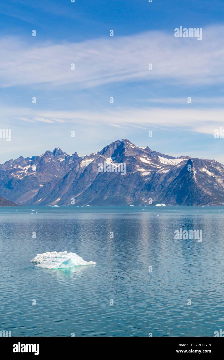 Paysage magnifique passant par Prince Christian Sound, Prins Cristian Sund, au sud du Groenland en juillet Banque D'Images