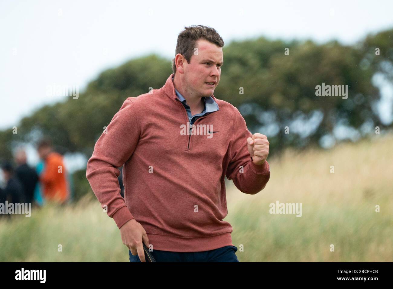 North Berwick, East Lothian, Écosse, Royaume-Uni. 16 juillet 2023. Robert Macintyre célèbre la tenue d'un putt birdie le 14e au dernier tour du Genesis Scottish Open au Renaissance Club à North Berwick. Iain Masterton/Alamy Live News Banque D'Images