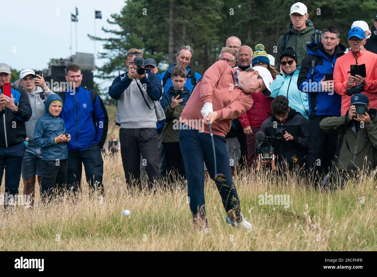 North Berwick, East Lothian, Écosse, Royaume-Uni. 16 juillet 2023. Robert MacIntyre joue son approche du brut au 18e green lors de la finale du Genesis Scottish Open au Renaissance Club de North Berwick. Iain Masterton/Alamy Live News Banque D'Images