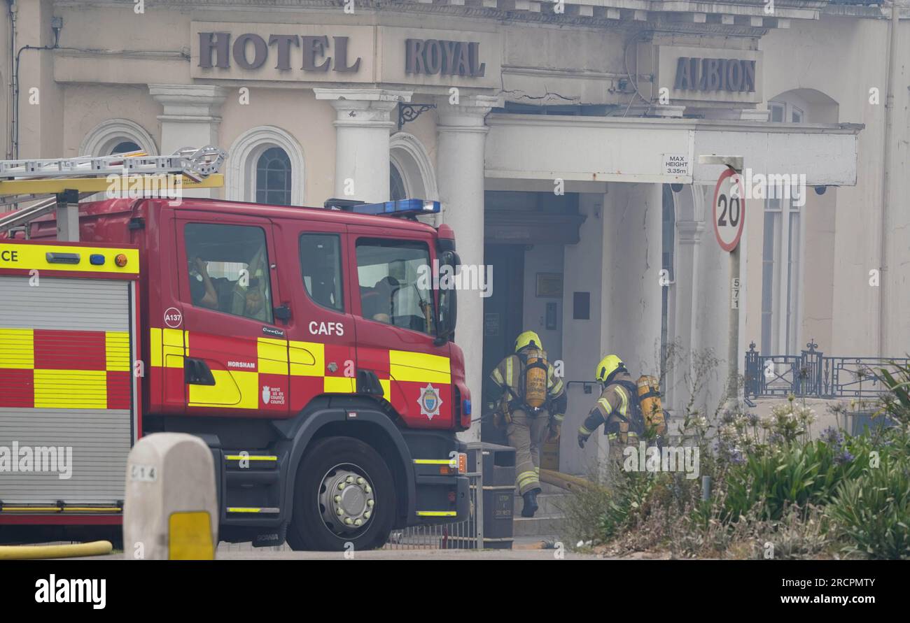 Pompiers sur les lieux à Brighton après un incendie à l'hôtel Royal Albion. Date de la photo : dimanche 16 juillet 2023. Banque D'Images