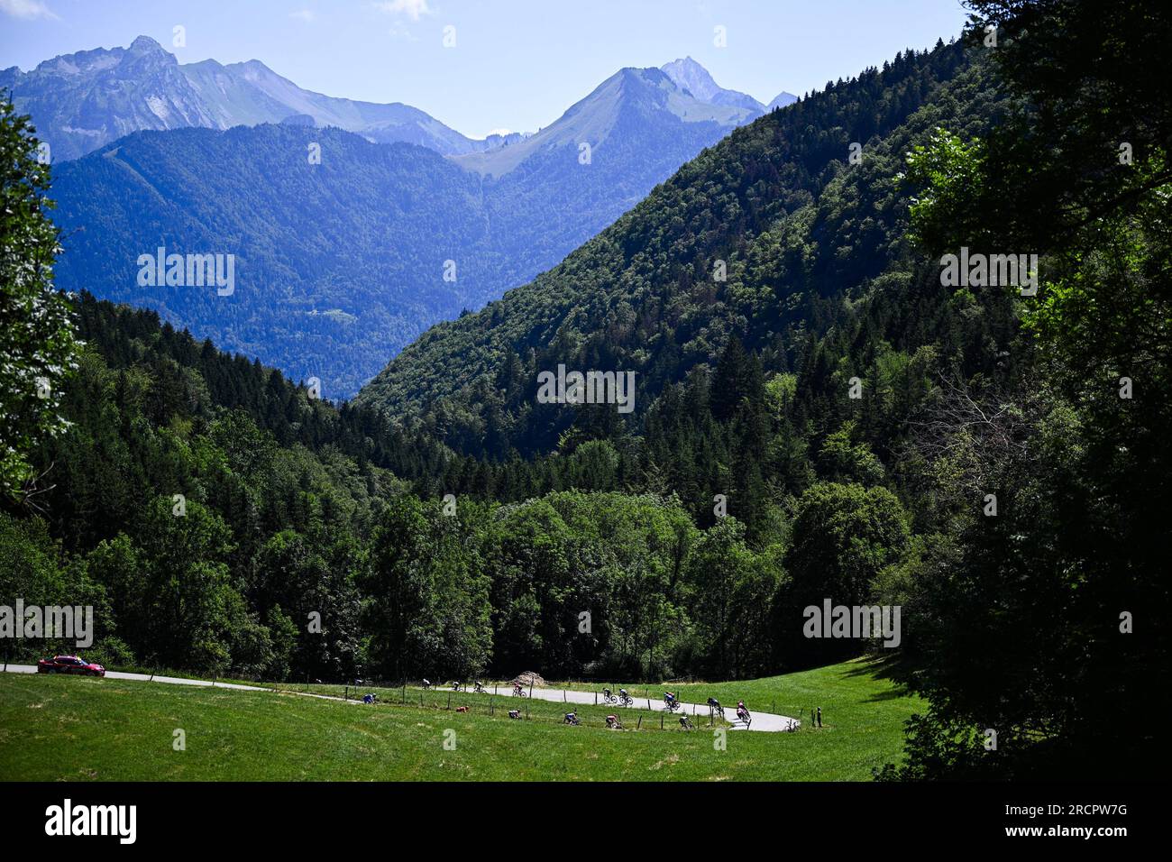 Saint Gervais Mont blanc, France. 16 juillet 2023. L'illustration montre l'étape 15 de la course cycliste du Tour de France, des Gets les portes du Soleil à Saint-Gervais Mont-blanc (179 km), France, dimanche 16 juillet 2023. Le Tour de France de cette année aura lieu du 01 au 23 juillet 2023. BELGA PHOTO JASPER JACOBS crédit : Belga News Agency/Alamy Live News Banque D'Images