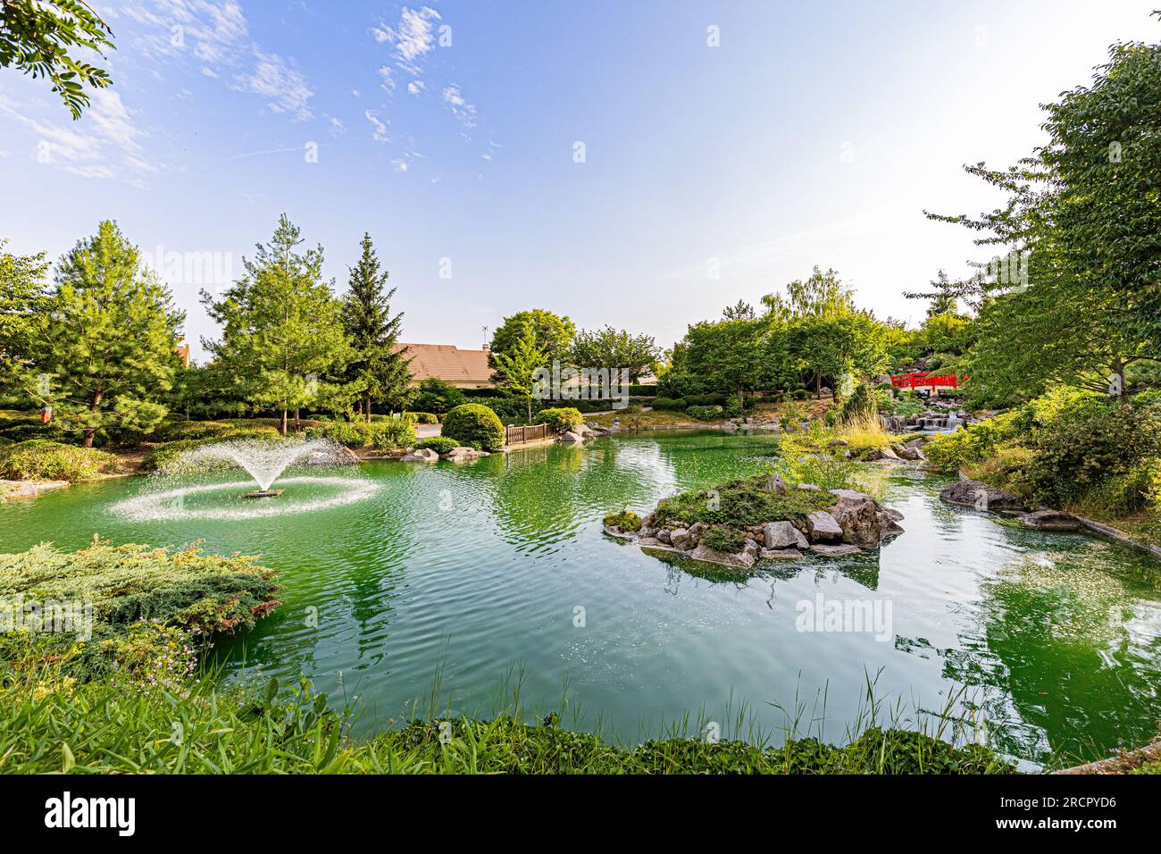 Le jardin japonais à Dijon en début d'été. Le jardin japonais à Dijon en début d'été. Banque D'Images
