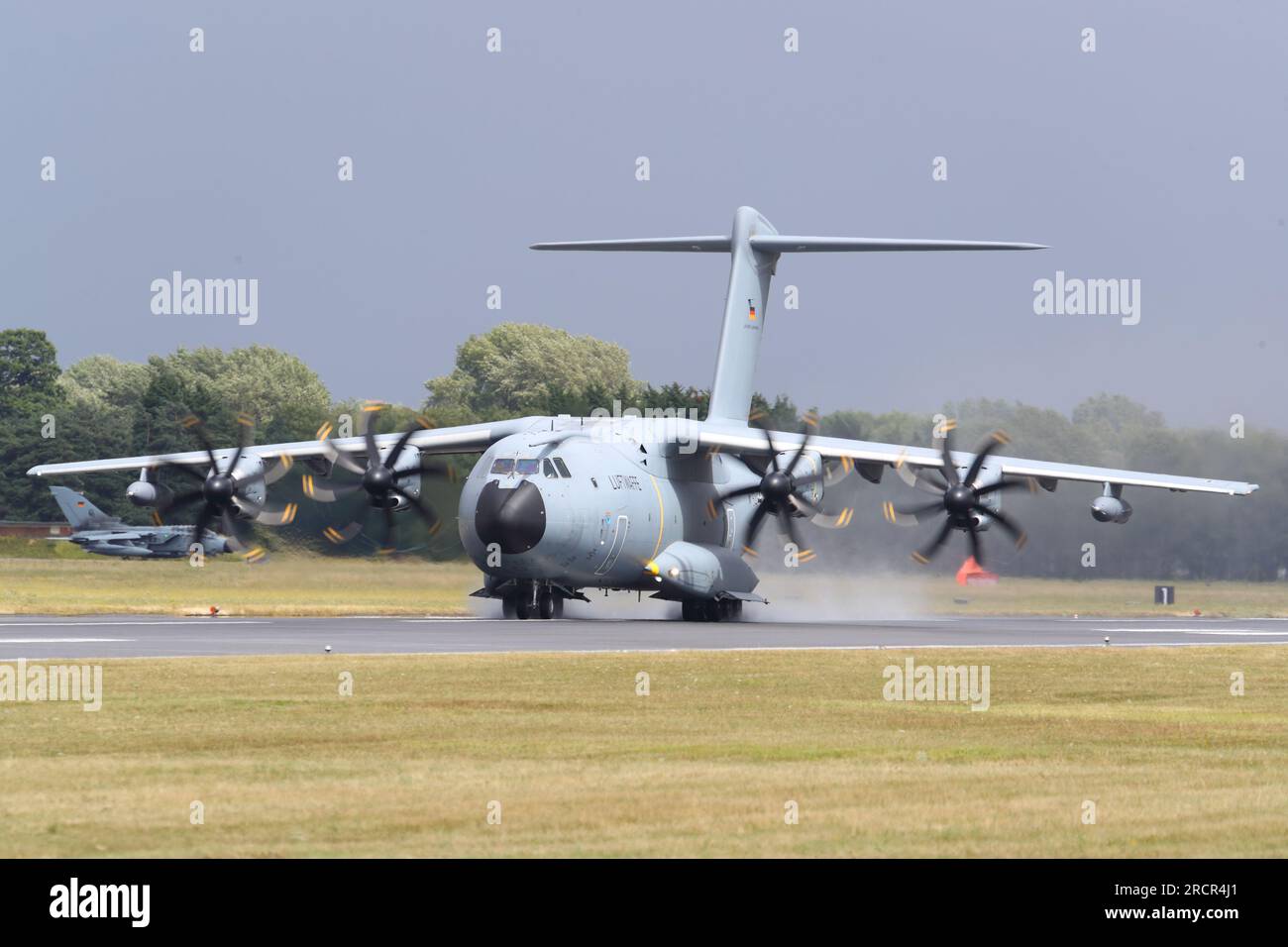 L'Airbus A400M de la Luftwaffe allemande décolle à riat 2023 de la RAF Fairford, Gloucestershire, Royaume-Uni Banque D'Images