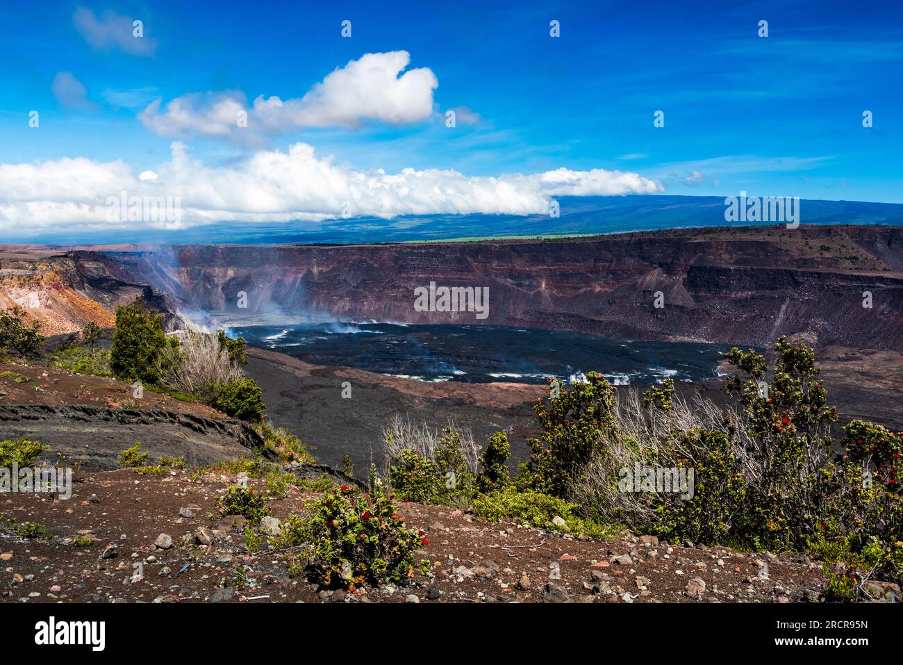 Cratère Kilauea et pentes du volcan Mauna Loa Banque D'Images