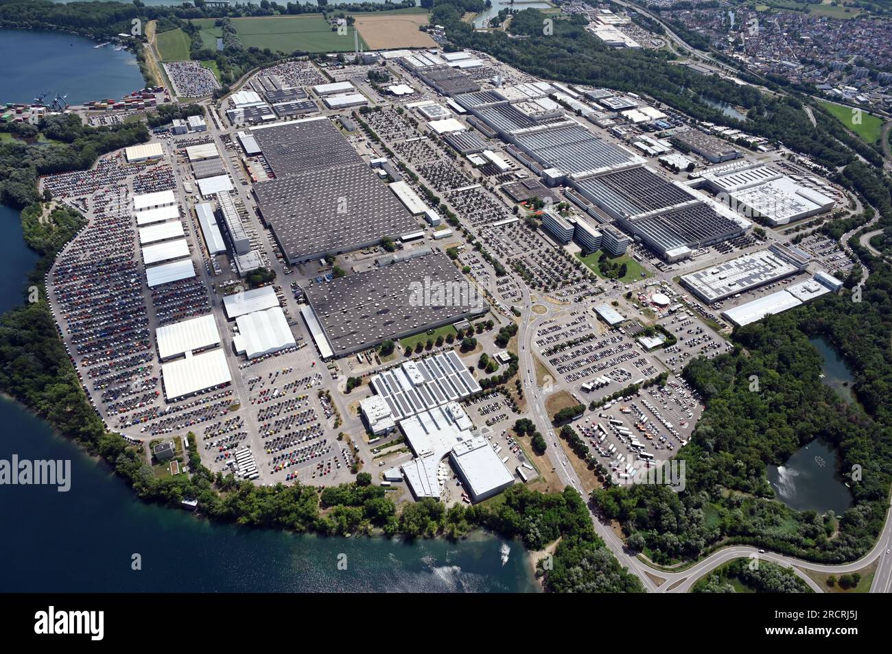 16 juillet 2023, Bade-Württemberg, Wörth am Rhein : vue aérienne, prise ...