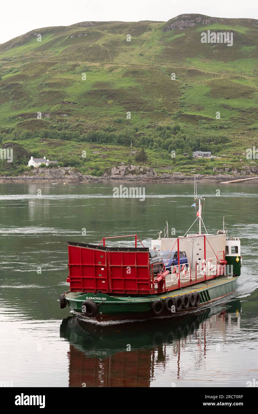 Naviguant de Glenelg à l'île de Skye, le World's Last manuel Turntable Ferry, MV Glenachulish, See Crossing the Kylerhea Narrows Banque D'Images