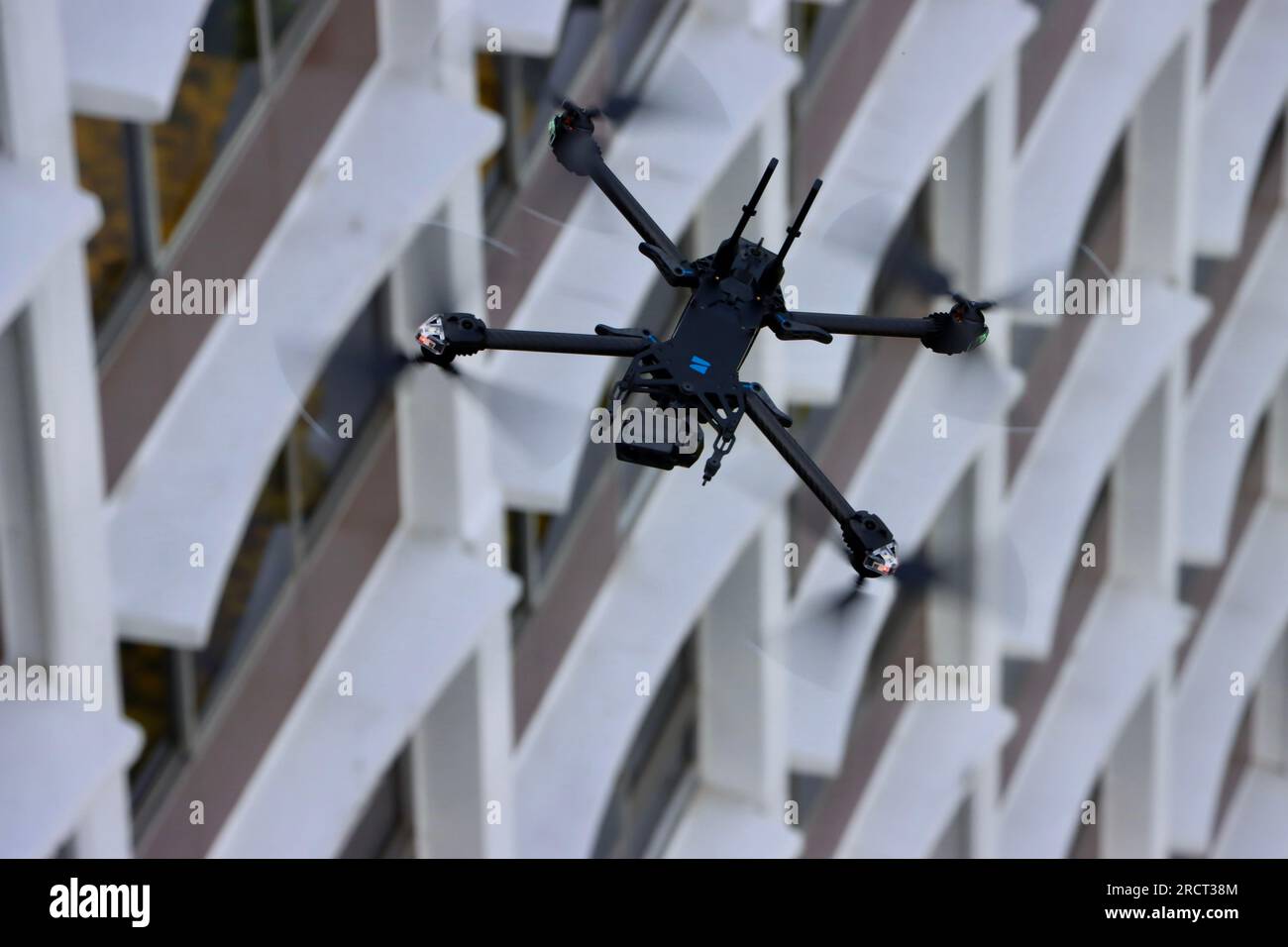 Drone de surveillance d'un immeuble de grande hauteur à Lakewood, Ohio, USA Banque D'Images
