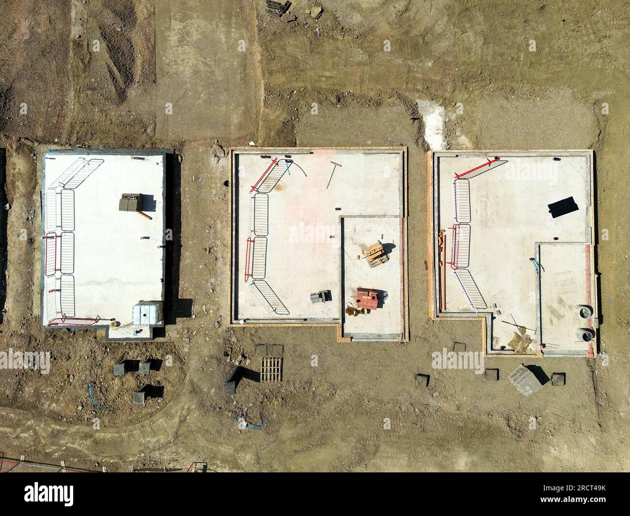 Vue aérienne des fondations pour les nouvelles maisons sur un développement de logements au Royaume-Uni Banque D'Images Vue aérienne des fondations pour les nouvelles maisons sur un développement de logements au Royaume-Uni Banque D'Images