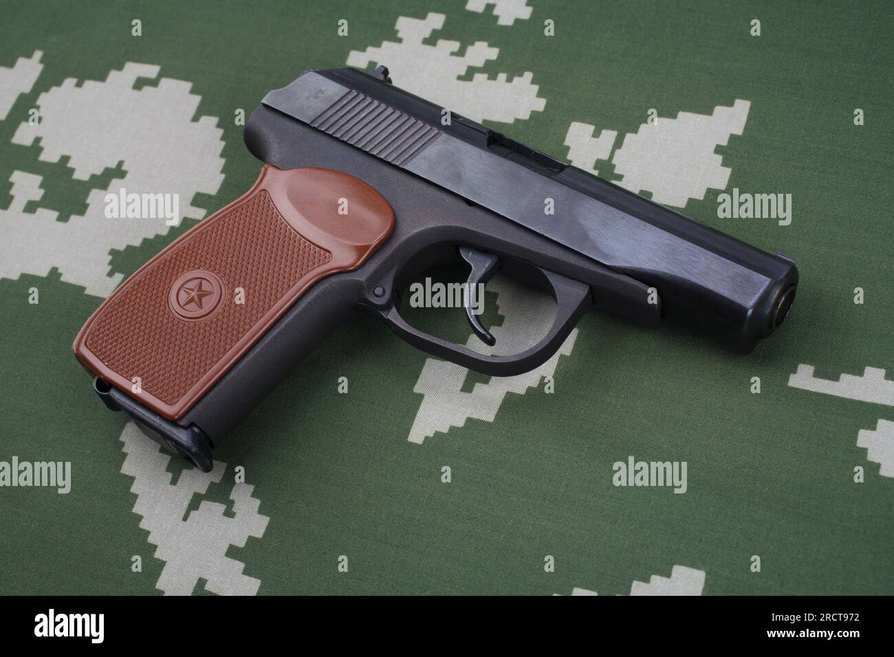 Pistolet Soviétique Semi-automatique 9mm. Armes Policières Et