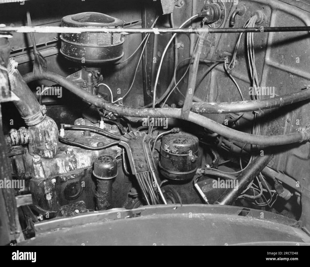 Compartiment moteur automobile Banque d'images noir et blanc - Alamy
