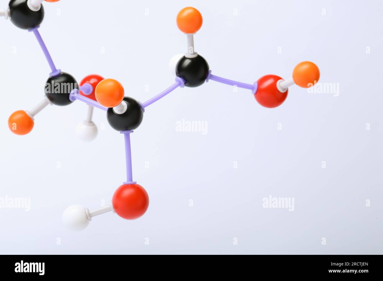 Molécule de sucre sur fond blanc, gros plan. Modèle chimique Banque D'Images