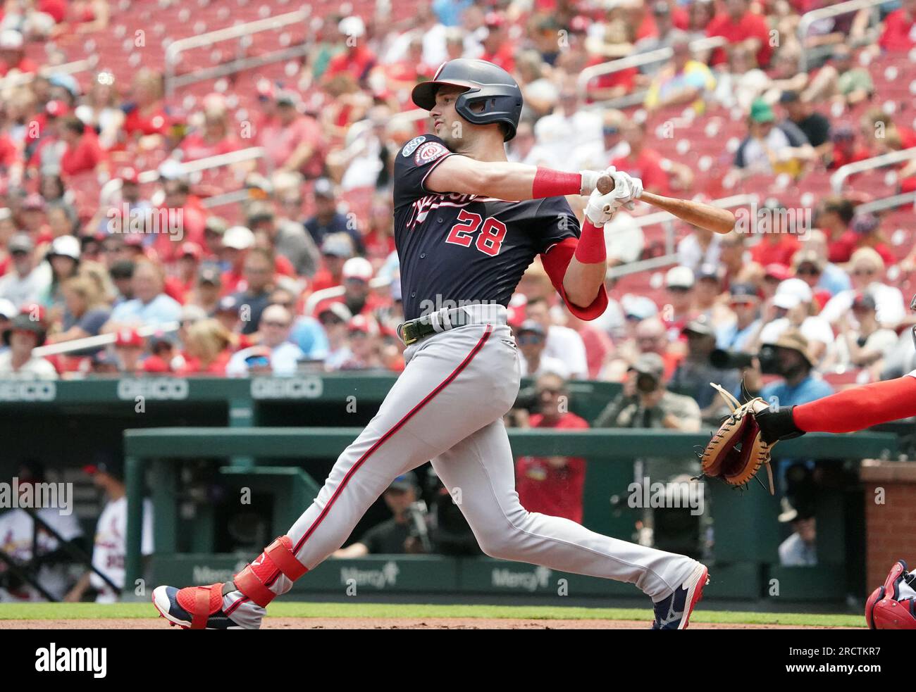 St. Louis, États-Unis. 16 juillet 2023. Washington Nationals Lane Thomas regarde son pop out dans la première manche contre les St. Louis Cardinals au Busch Stadium à St. Louis le dimanche 16 juillet 2023. Photo de Bill Greenblatt/UPI crédit : UPI/Alamy Live News Banque D'Images