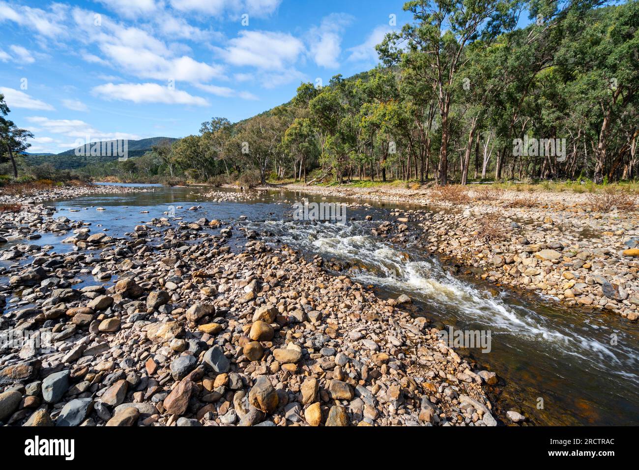 Rivière Severn en cascade sur le lit rocheux de la rivière, terrain de camping Broadwater, parc national Sundown, Queensland Australie Banque D'Images