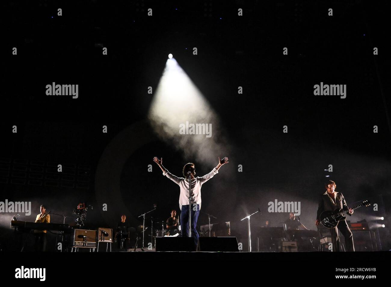 Arctic Monkeys lors de la tournée européenne 2023 Rock in Roma 2023, à Ippodromo delle Capannelle, le 16 juillet 2023 Rome, Italie Banque D'Images Arctic Monkeys lors de la tournée européenne 2023 Rock in Roma 2023, à Ippodromo delle Capannelle, le 16 juillet 2023 Rome, Italie Banque D'Images