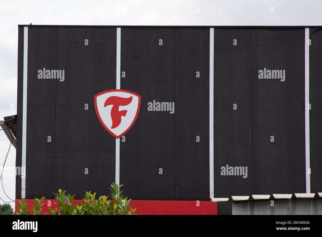 Bordeaux , France - 07 01 2023 : Firestone tire and Rubber Company marque de texte et logo signe américain Banque D'Images