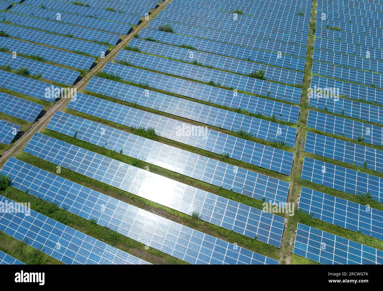 Vue aérienne des panneaux solaires, fermes solaires Banque D'Images