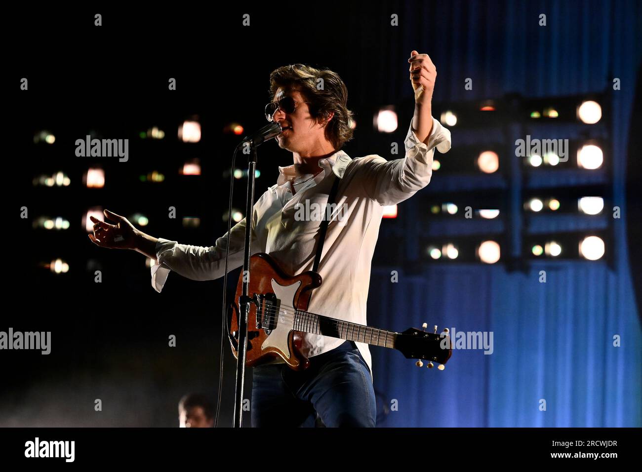 Roma, Italie. 16 juillet 2023. Alex Turner de Arctic Monkeys lors de la tournée européenne 2023 Rock in Roma 2023, à Ippodromo delle Capannelle, le 16 juillet 2023 Rome, Italie (photo de Domenico Cippitelli/NurPhoto) crédit : NurPhoto SRL/Alamy Live News Banque D'Images Roma, Italie. 16 juillet 2023. Alex Turner de Arctic Monkeys lors de la tournée européenne 2023 Rock in Roma 2023, à Ippodromo delle Capannelle, le 16 juillet 2023 Rome, Italie (photo de Domenico Cippitelli/NurPhoto) crédit : NurPhoto SRL/Alamy Live News Banque D'Images