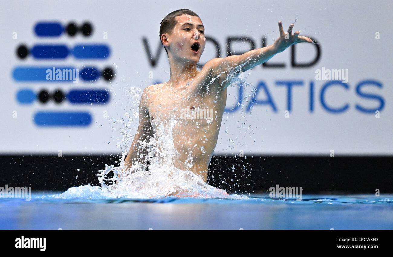 Fukuoka, Japon. 17 juillet 2023. Ranjuo Tomblin de Grande-Bretagne participe à la finale technique solo masculine de natation artistique aux Championnats du monde aquatiques à Fukuoka, Japon, le 17 juillet 2023. Crédit : Xia Yifang/Xinhua/Alamy Live News Banque D'Images