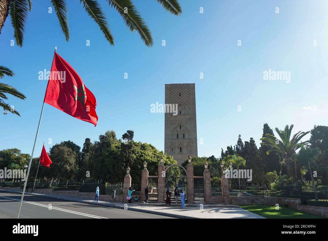 Maroc. Rabat. La magnifique Tour Hassan sur l'esplanade Yacoub al-Mansour. La tour est le minaret incomplet de grès rouge d'une mosquée a commencé i Banque D'Images