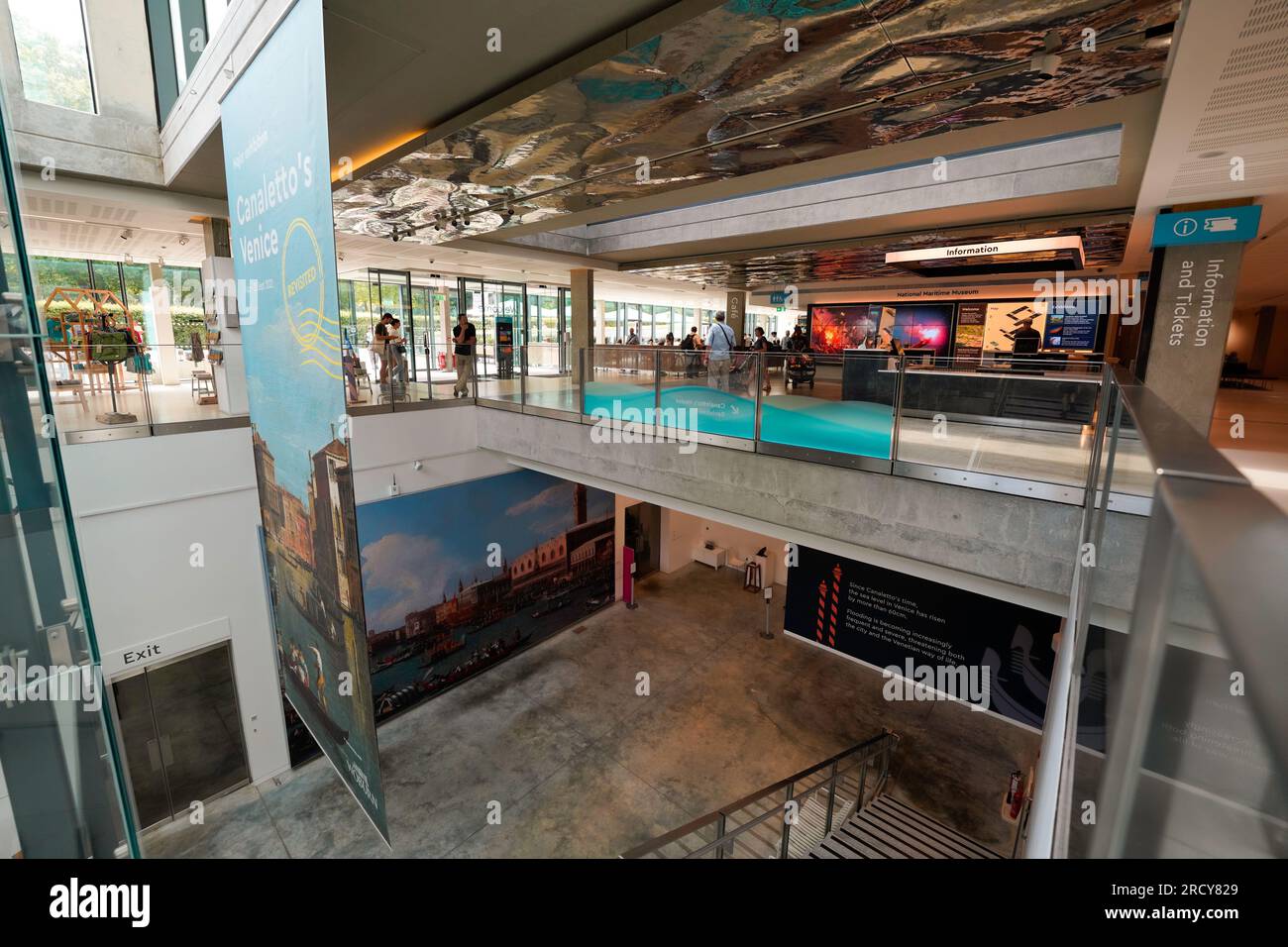 Musée maritime national de Greenwich, Londres. Entrée intérieure du musée. Le musée est éducatif, divertissant et a de merveilleuses expositions et histoire. Banque D'Images